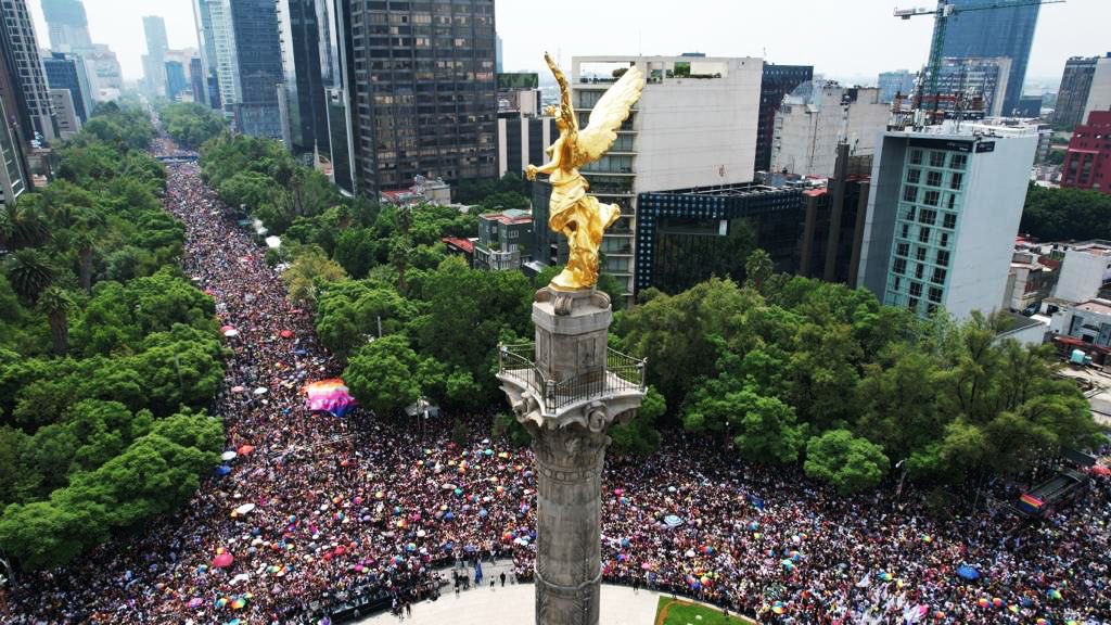 Realizan Marcha por el Orgullo  LGBTTTIQ+ en CDMX; piden alto al discurso de odio