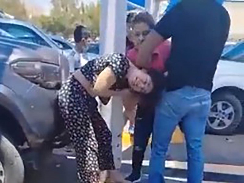 Video): Mujer cacha a su esposo con amante en estacionamiento de Walmart y  así reaccionó | Sociedad 3.0