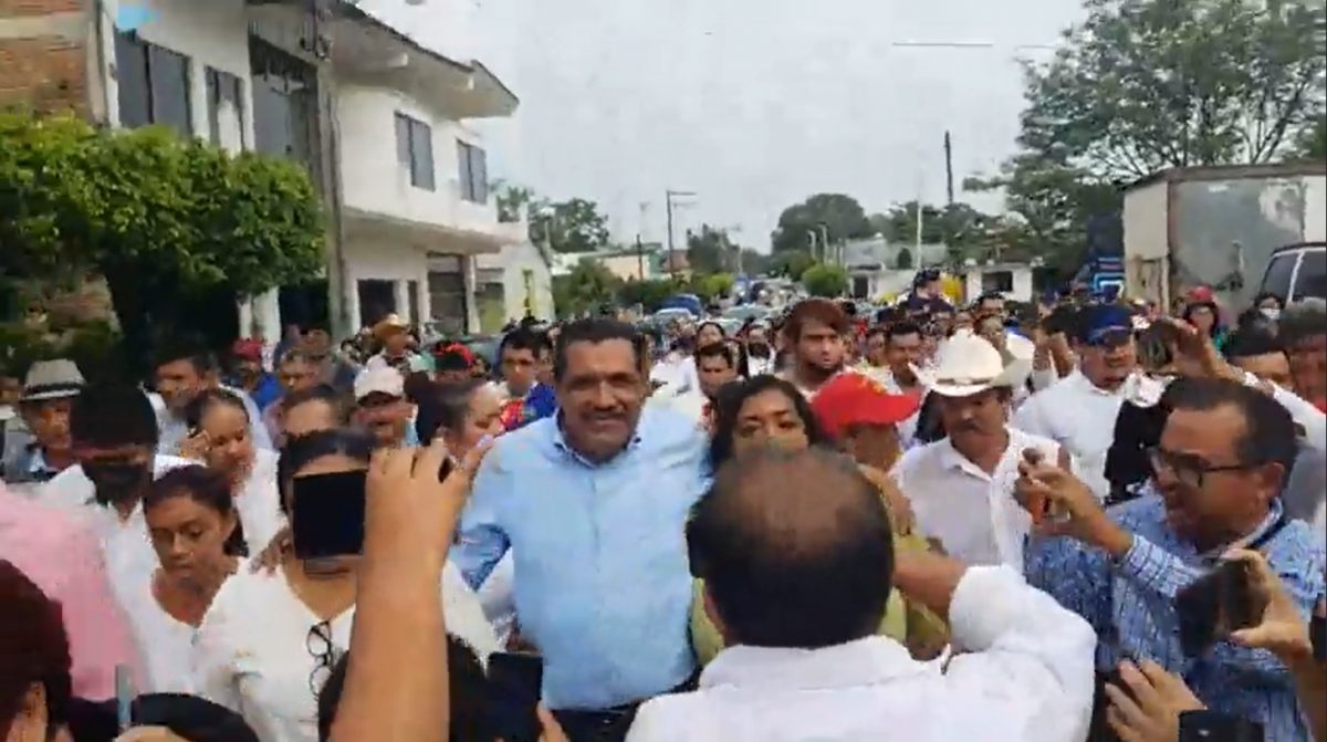 Pasiano Rueda rinde protesta como alcalde de Jesús Carranza, Veracruz