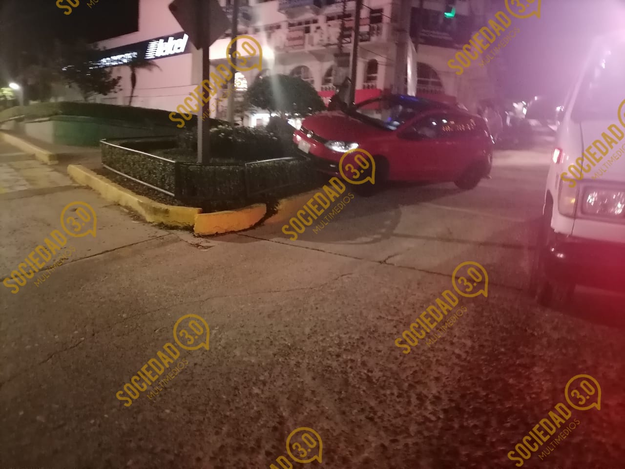 Accidente vial en Av. Camacho, en Xalapa