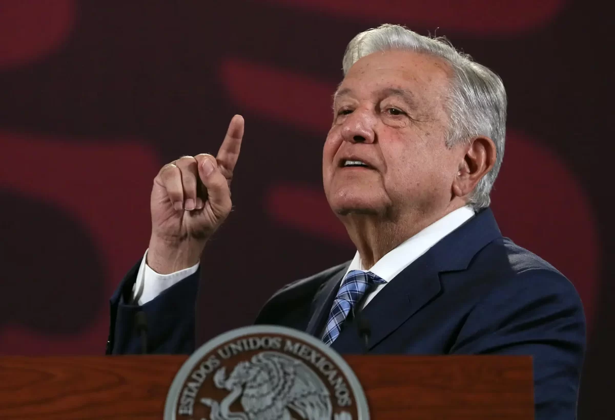 López Obrador pide a legisladores de la 4T «no titubear»