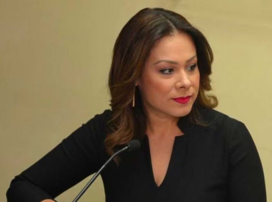 tania, jueza censura