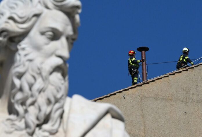 Vatican: Preparations for the installation of the chimney on the roof of the Sistine Chapel